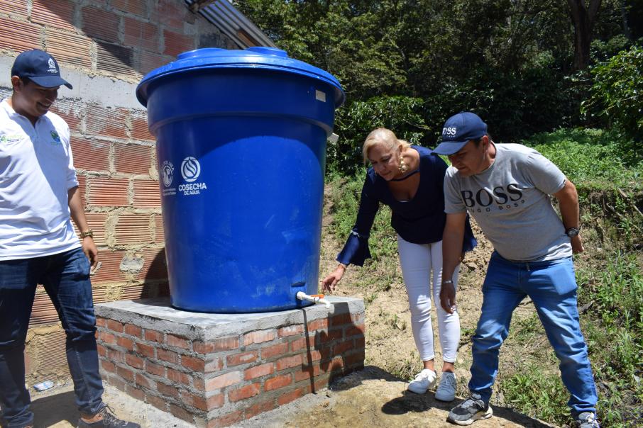 Tanques de recolección de aguas lluvias para los habitantes de la zona rural de Alpujarra