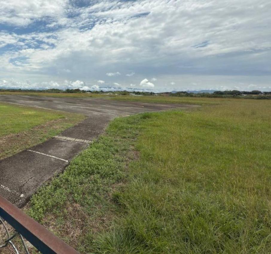Así luce una parte de la pista del aeropuerto de Chaparral, General Navas Pardo