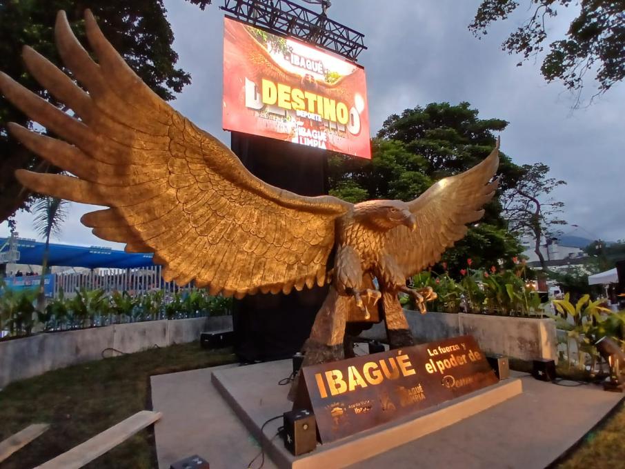 La Águila, es el nuevo monumento que embellece las afueras de la Piscina Olímpica de Ibagué