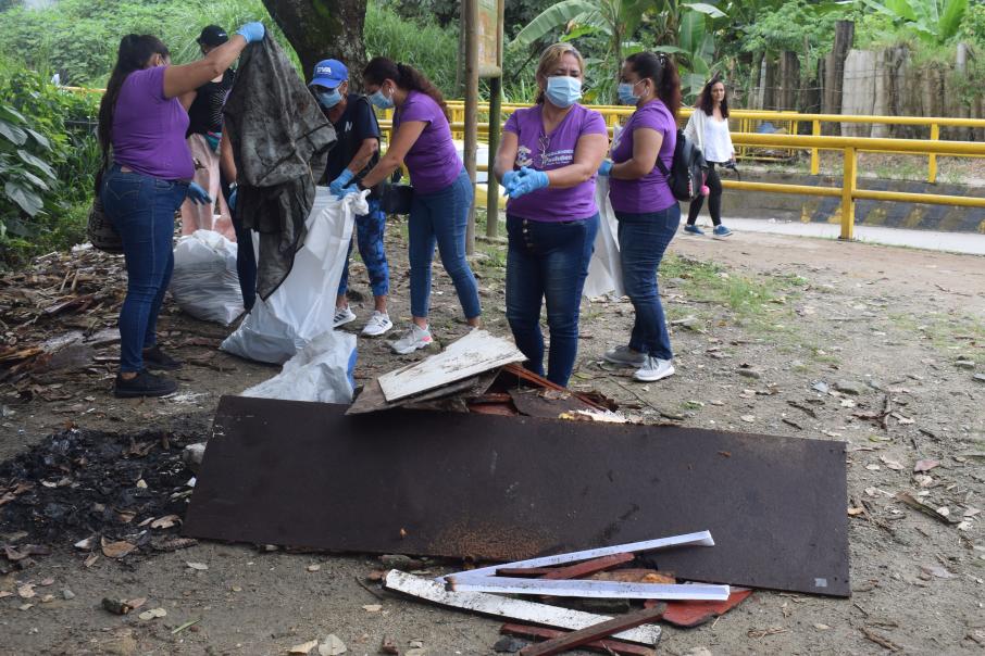 Integrantes de la Asociación Manos a la Ocho también participaron de la jornada de limpieza en el Hato de la Virgen en Ibagué 