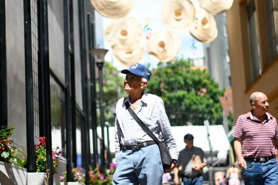 caminando por el pasillo 