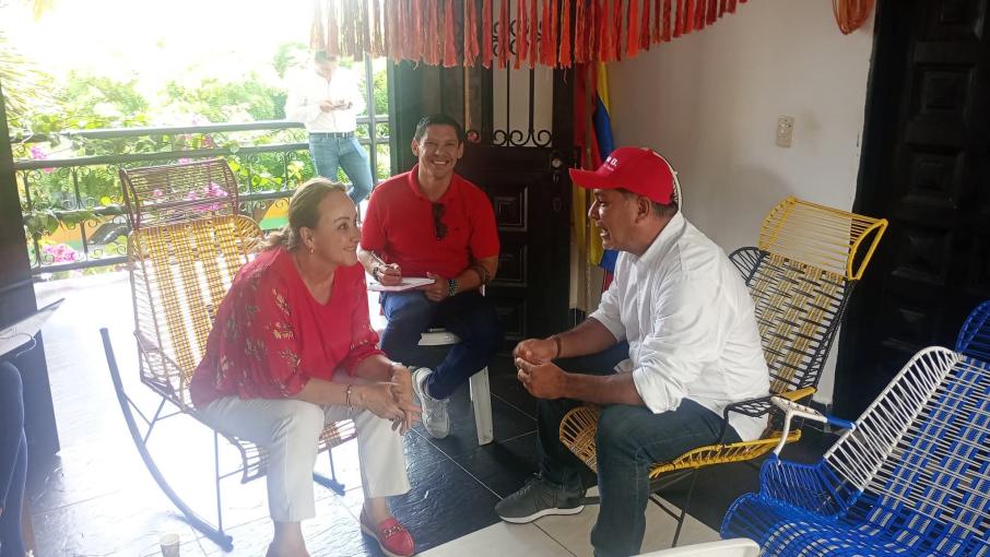 Roland con Olga B y Camilo Delgado