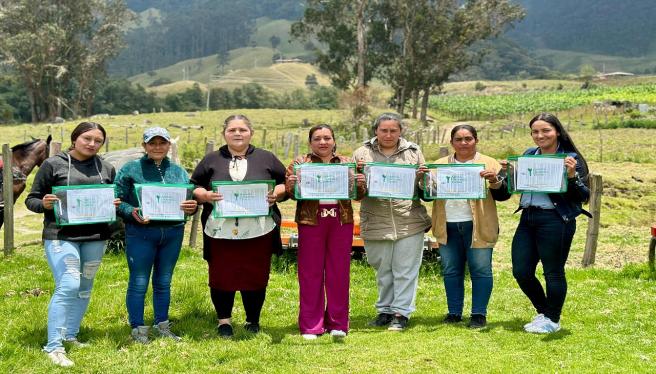 Campesinas de Anzoátegui reciben títulos