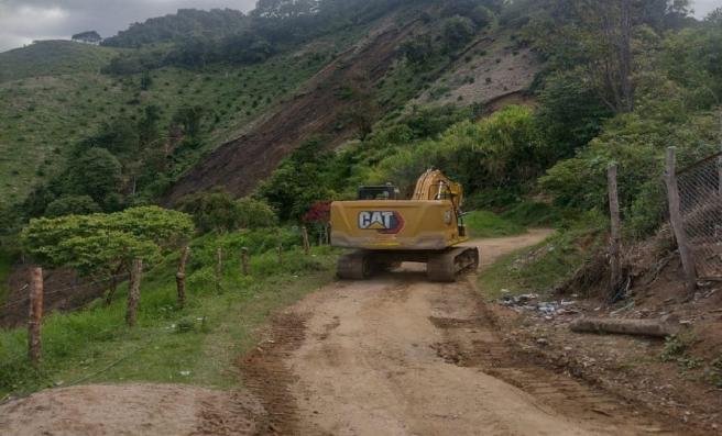 Maquinaria amarilla 2024 junio 22 vía a Roncesvalles