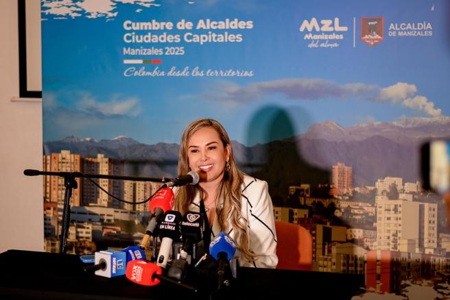 Alcaldesa de Ibagué, Johana Aranda, en la cumbre Asocapitales en Caldas.