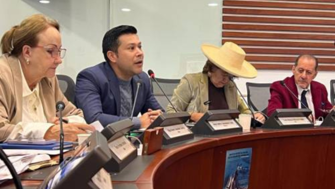 No es lo mismo el retorno que el reasentamiento, ya que el retorno es la posibilidad de volver al lugar de origen, pero el reasentamiento es la oportunidad de echar nuevas raíces en un sitio seguro y con garantías. 