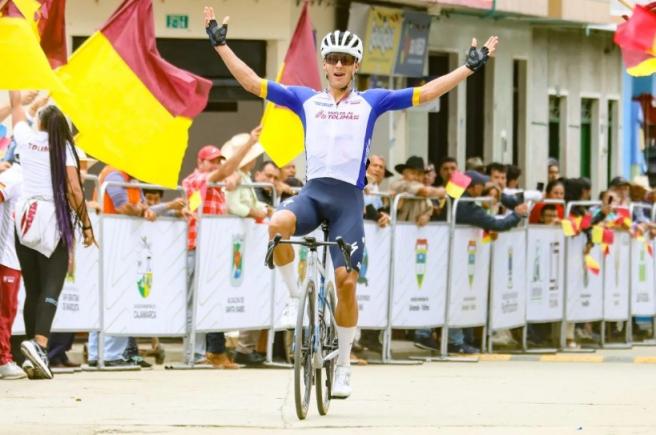 Wilmar Paredes ciclista del equipo Team Medellín-EPM
