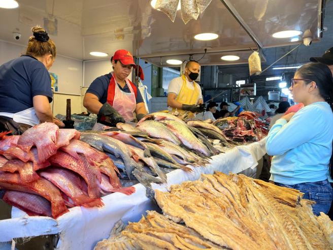 Venta de pescado en las plazas de mercado de Ibagué en Semana Santa
