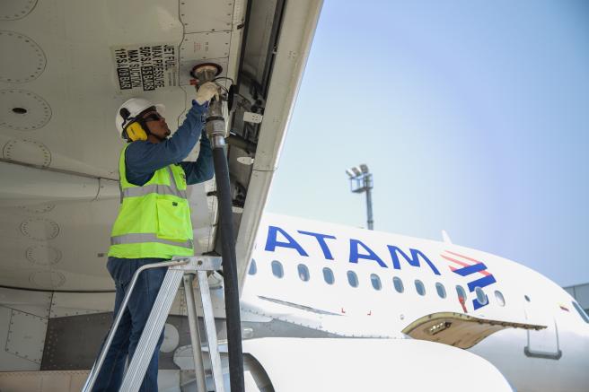  LATAM operará más de 700 vuelos con los 32 mil barriles de Jet A1 coprocesado con 1 % de materias primas renovables, producidos por Ecopetrol en su refinería de Cartagena.