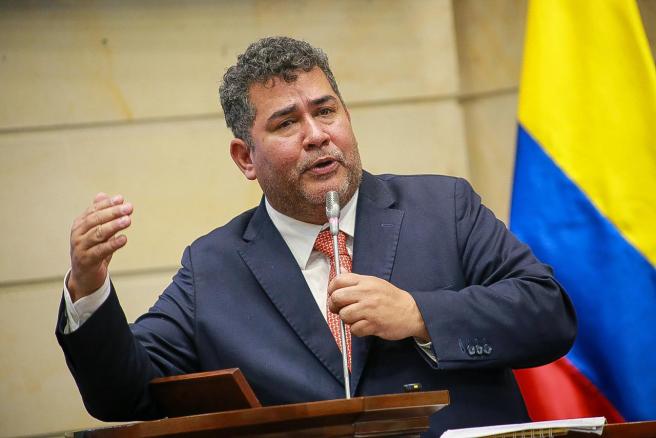 Alejandro Carlos Chacón, senador.