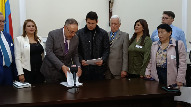 Presentan proyecto de ley que regula la profesión de Contador Público