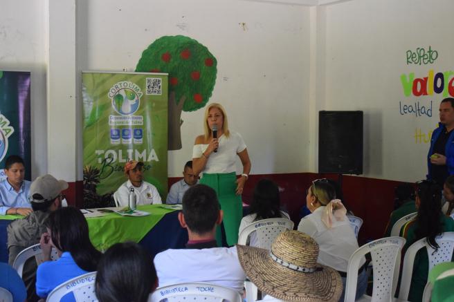 Directora de Cortolima conmemoró el Día del Árbol con la comunidad de Toche, Ibagué