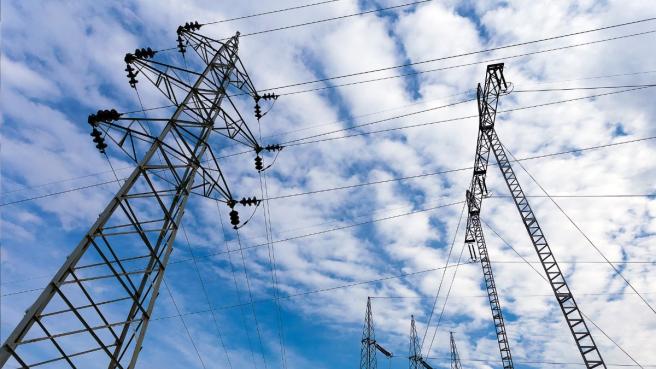 Las empresas del sector - públicas, privadas y mixtas- son fundamentales para el abastecimiento de electricidad en el país.