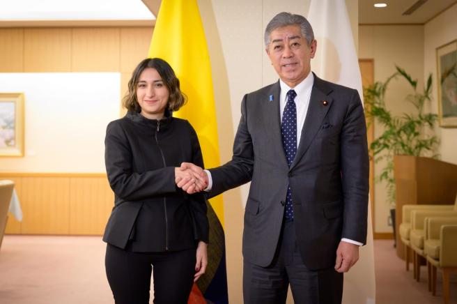 La canciller, Laura Sarabia sostuvo un encuentro bilateral con su homólogo, el Canciller de Japón, Takeshi Iwaya, con el objetivo de continuar fortaleciendo los lazos de amistad y cooperación.