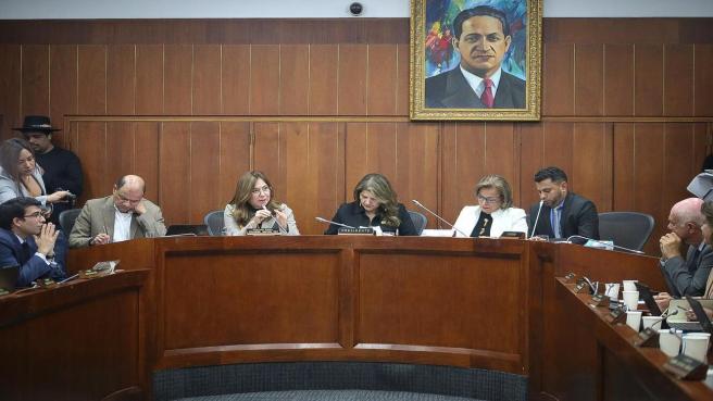 Siguen la m,esas técnicas sobre la reforma a la salud.