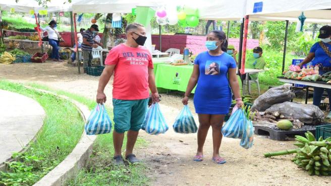 El 46,1 % de las personas que se consideran pobres reportaron inseguridad alimentaria, en contraste con solo el 11,6 % entre quienes no se identifican como tales.