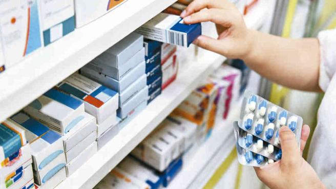 En relación con la participación de los distintos gestores en el monto total de las deudas con los laboratorios, tres gestores concentran un 73.1 % de la deuda: Audifarma, Cruz Verde y la Foscal.