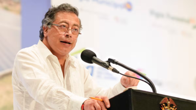 Gustavo petro, preesidsente de la República.