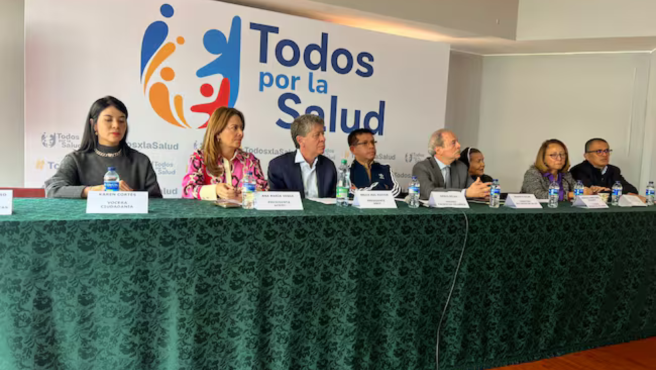  Más allá del contenido de las preguntas de salud que se anunciaron hace apenas unas horas, la consulta busca desviar la atención de la profunda crisis que ha llevado a más de 1,7 millones de quejas dentro del sistema de salud. 