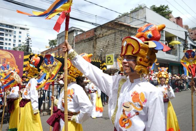 Desfile de la versión 51 del Festival Folclórico Colombiano