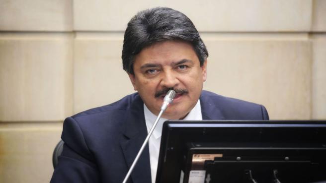 Carlos Julio González, senador.