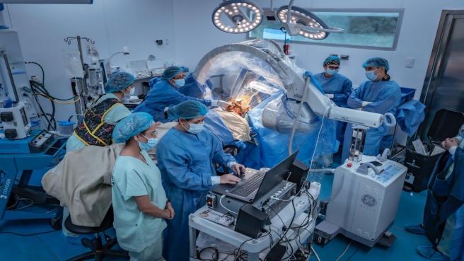 La estimulación cerebral profunda para la depresión es un procedimiento aún raro, alrededor de 400 pacientes globalmente, pero con resultados prometedores. El caso del HIC con cuatro electrodos es pionero en el país.