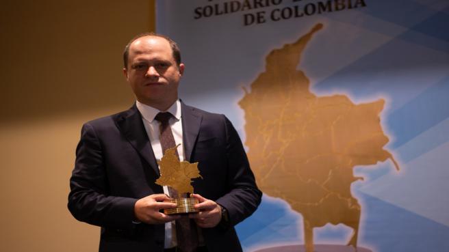 Héctor Olimpo Espinisa, precandidato de La Fuerza de las Regiones