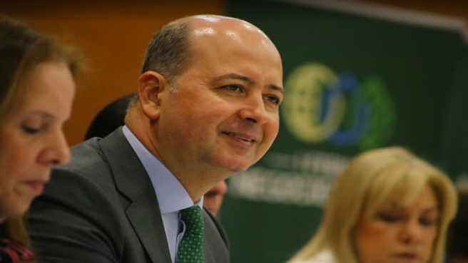 Carlos Daniel García, senador.