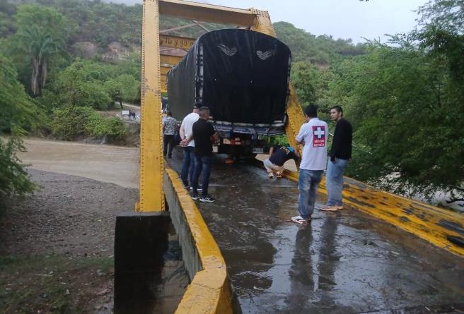El vehículo habría presentado fallas mecánicas. 