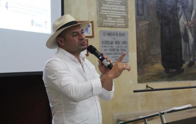 Ávila recalcó que el objetivo del espacio no es competir con la plaza