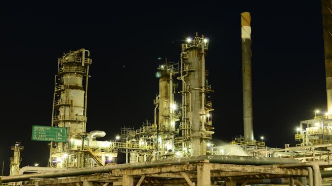 Desde la refinería de Cartagena se inician las exportaciones de asfalto por parte de Ecopetrol.