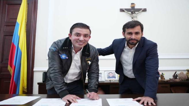 José Jaime Uscátegui (der) representante a la Cámara.