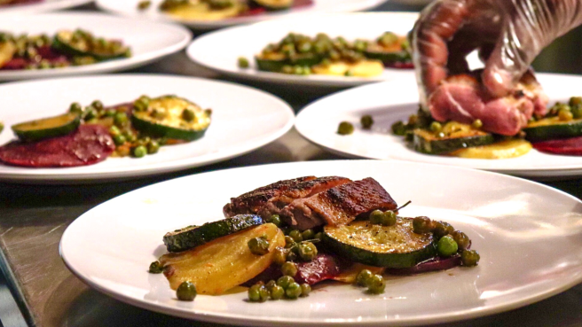 El sector gastronómico en el mundo está evolucionando hacia la simplicidad y la sostenibilidad, dejando atrás los "manteles largos" y el lujo desmedido. 