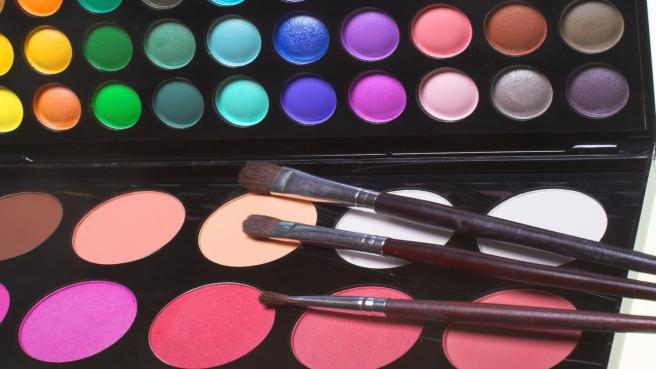 Productos de la industria manufacturera como preparaciones de belleza; perfumes y aguas de tocador; preparaciones capilares; transformadores eléctricos, y ropa de tocador o cocina ayudaron a impulsar las exportaciones de bienes no mineros a julio.