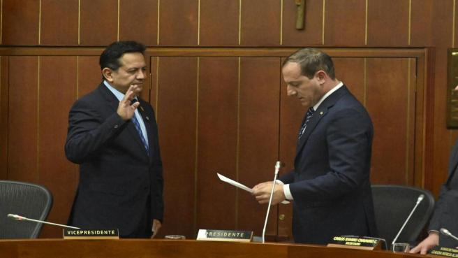 Manuel Virgüez y Mauricio Giraldo, miembros de la mesa directiva de la Comisión Segunda del Senado