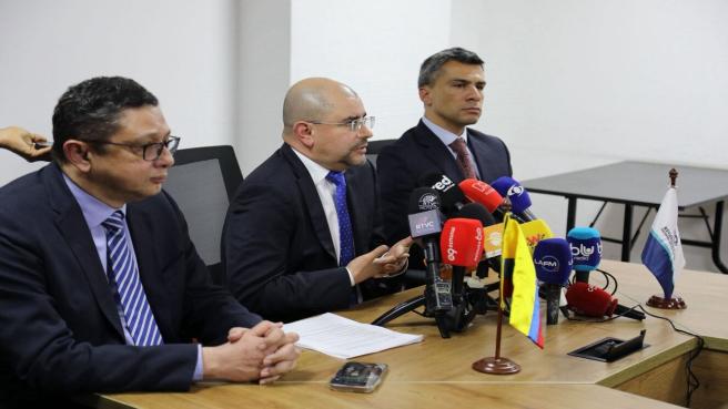 Jaime Hernando Suárez (centro), registrador delegado en lo Electoral.