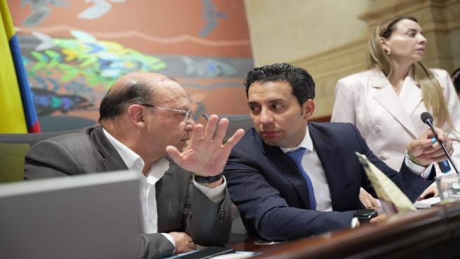 Germán Ávila, minHacienda y Julián López, presidente de la Cámara durante el debate en el que se apobó el Presupuesto para 2026.