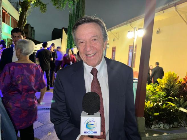 Paulo Laserna Phillips.