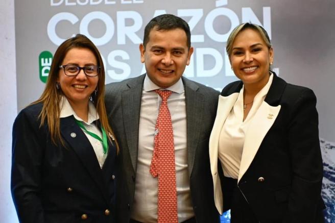 Alcaldesa Johana Aranda y Miguel Barreto. 