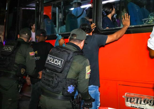 Operativos brindan seguridad con controles al transporte público y particular