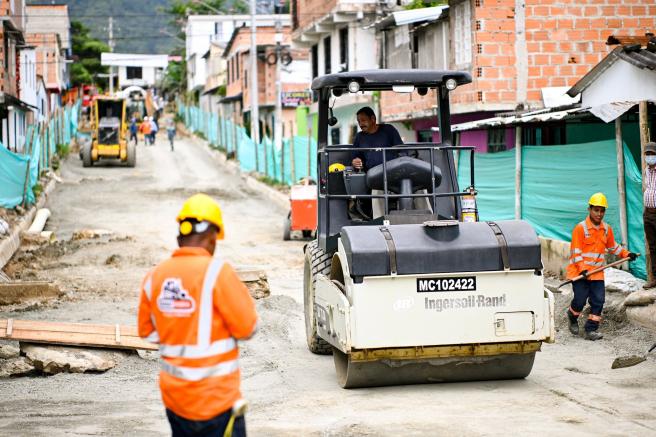 obras de pavimentación en Ibagué.