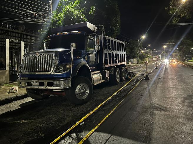 accidente de tránsito entre una volqueta y una moto.