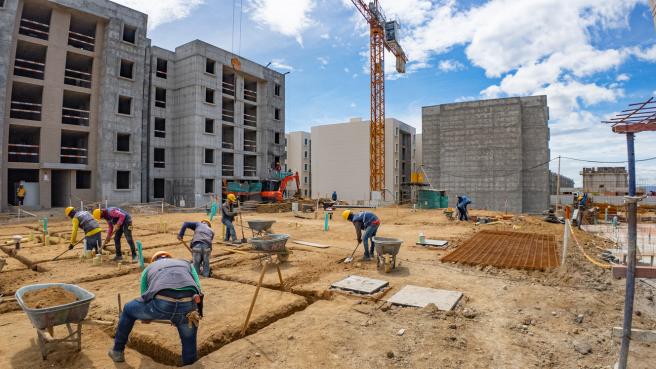 La capital del Tolima ha ganado dinamismo por su ubicación estratégica, lo que facilita su conexión terrestre hacia Bogotá, el Eje Cafetero y otros corredores logísticos.