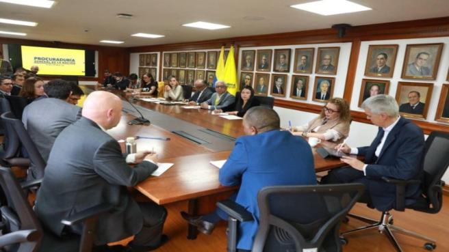 Reunión entre el Gobierno, directivas las AFP y la Procuraduría ára detallar decreto de repatriación de inversiones.