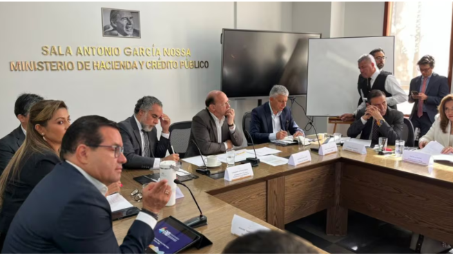 !5 gobernadores se reunieron los ministros de Hacienda e Interiopr lara analizatr el impactyop regoional de la Emergencia Económica 