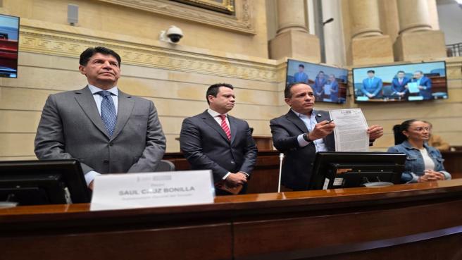 Alexander López Maya, senador.