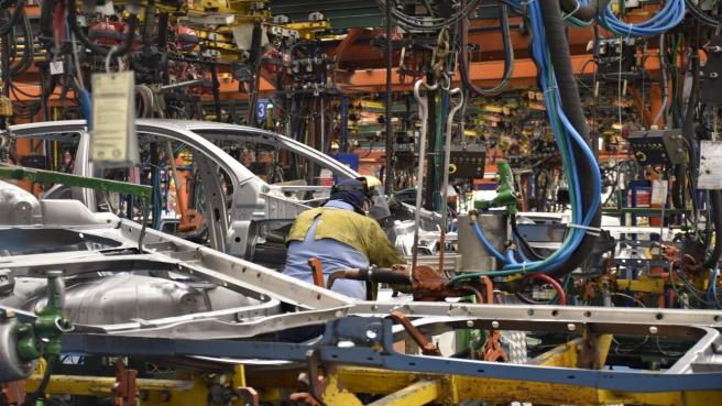  Entre enero y abril Colombia exportó 7.613 unidades de automóviles y buses, es decir 4.993 unidades más que hace un año. En valor representaron US$98,4 millones, un incremento del 100,2 %. Entre tanto la fabricación de vehículos automotores y sus motores aumentó 48,6 %.