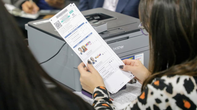 Hoy continúa el proceso de escrutinio de votos de las elecciones del domingo.