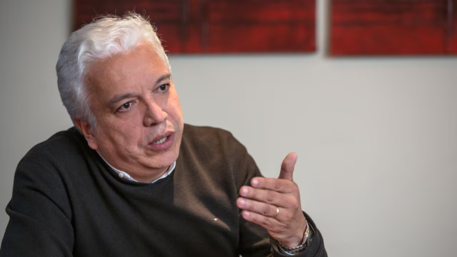 Carlos Alonso Lucio, director del proceso de empaleme entre los Gobiernos Petro-Dela Espriella.