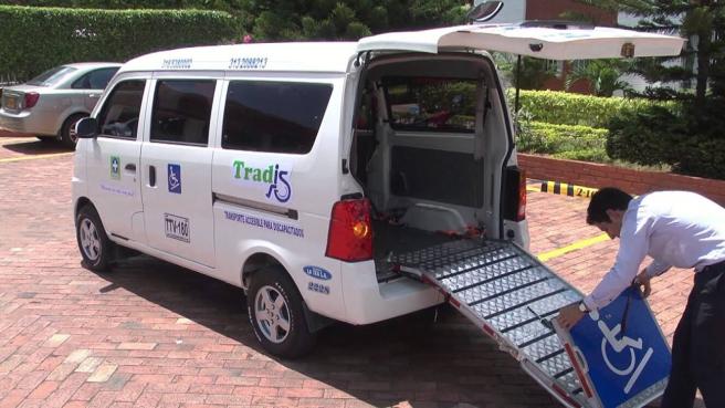 La excepción de pico y placa para los vehículos que transportan personas con discapacidad no es un privilegio; es una medida de justicia e inclusión que busca eliminar barreras y facilitar el ejercicio pleno de sus derechos.